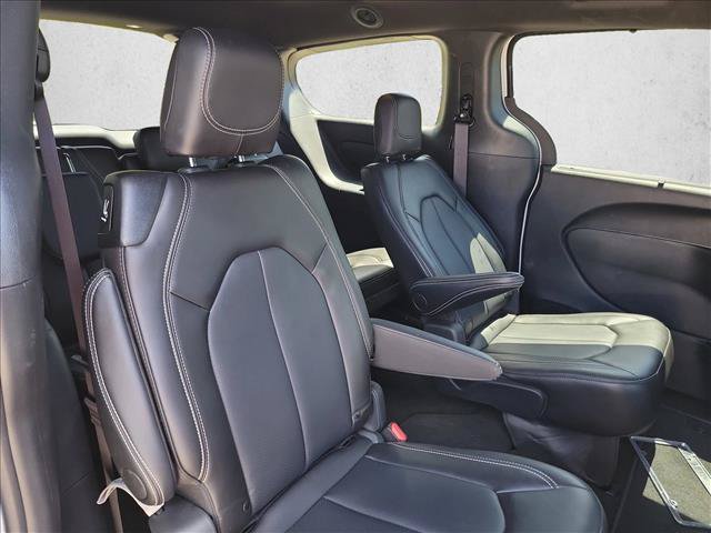 Used 2026 Chrysler Pacifica Select FWD image 13