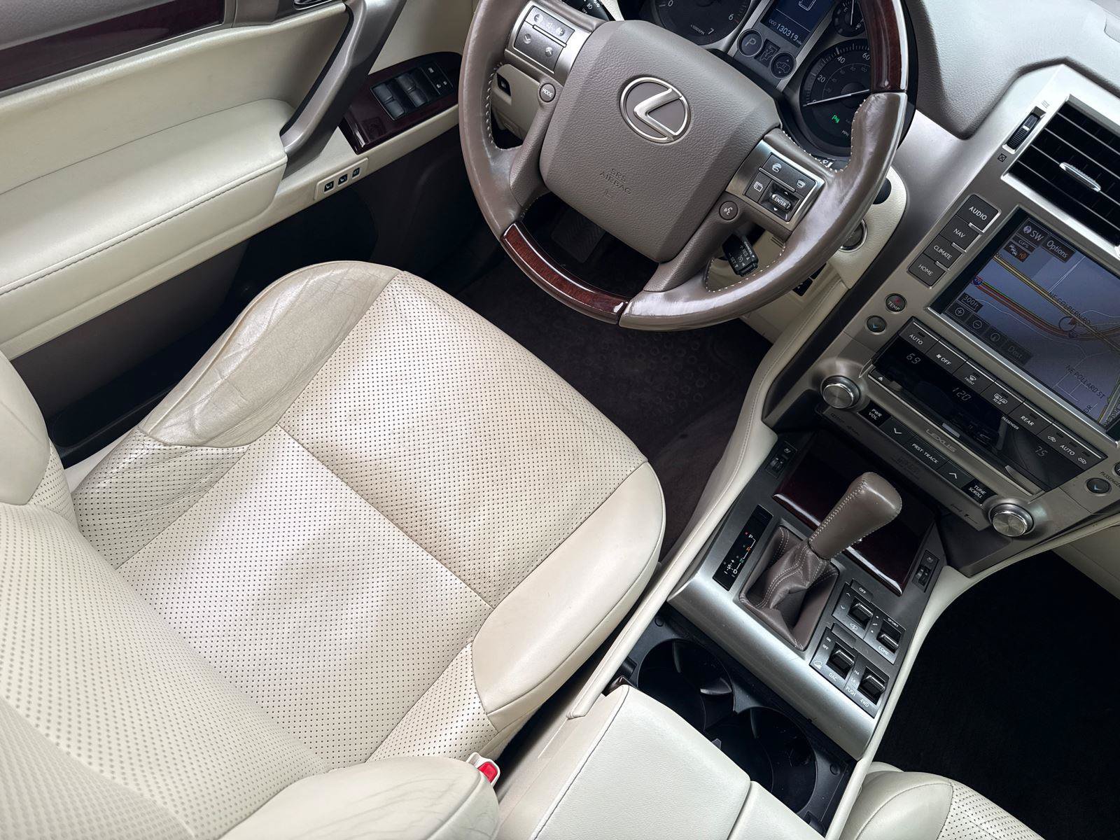 Used 2017 Lexus GX 460 Luxury w/ Preferred Accessory Package AWD/4WD image 30