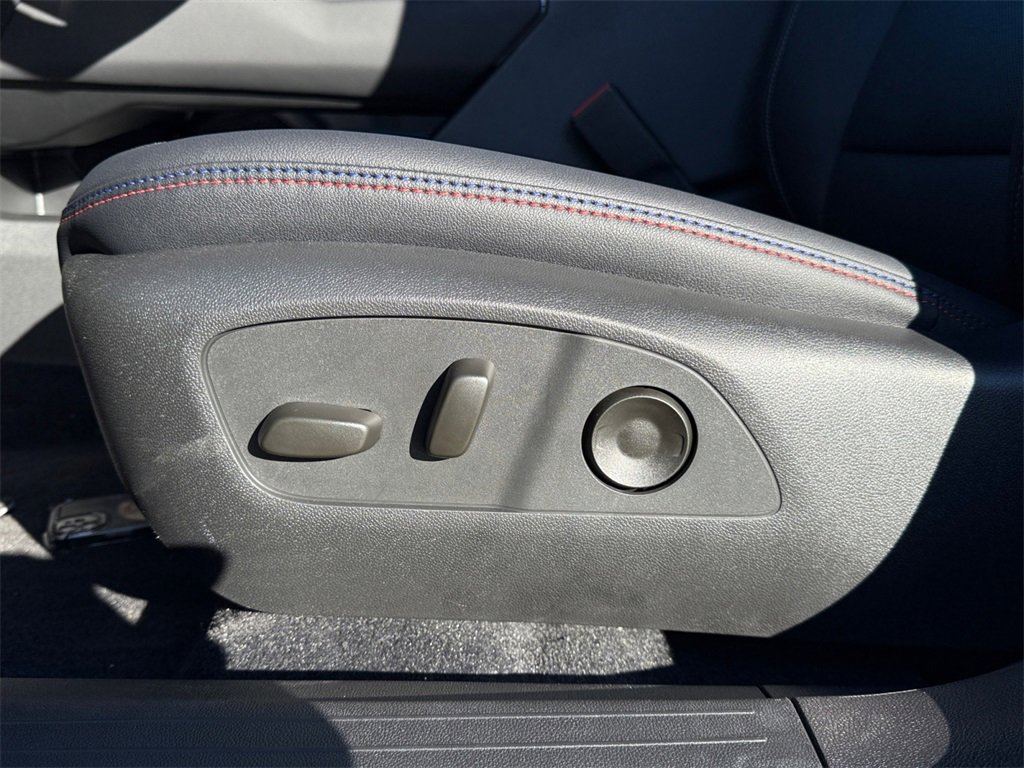 New 2026 Chevrolet Equinox EV RS image 10