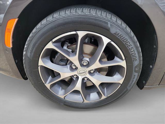 Used 2021 Chrysler Pacifica Limited w/ Uconnect Theater Family Group AWD/4WD image 9