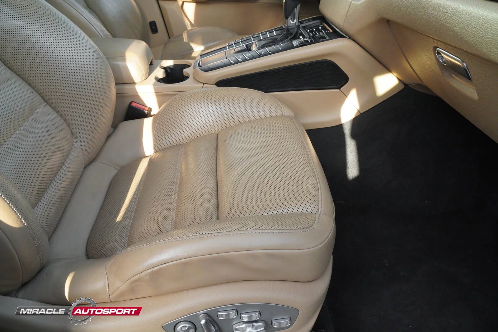 Used 2017 Porsche Macan Turbo image 32