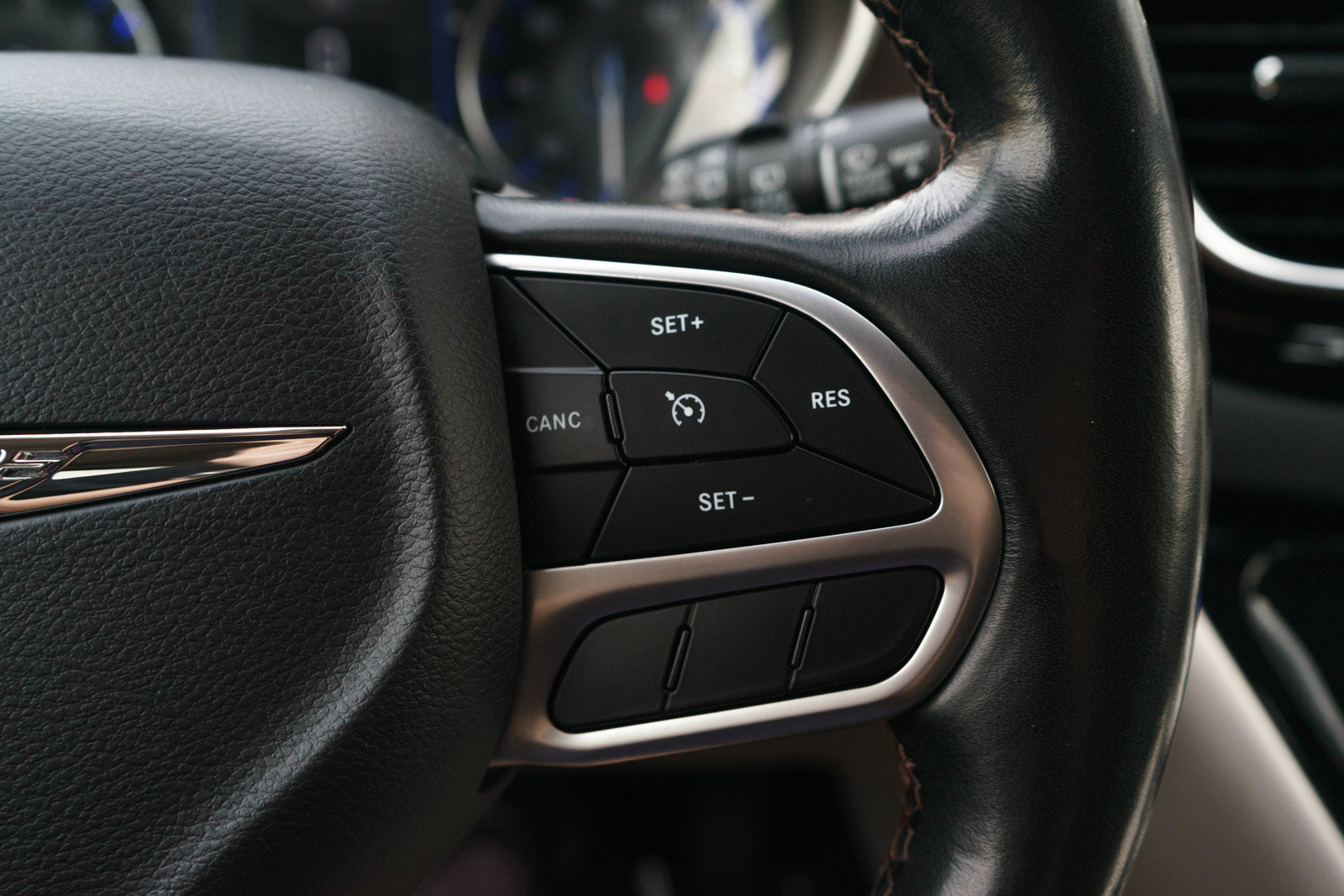 Used 2019 Chrysler Pacifica Touring-L FWD image 22