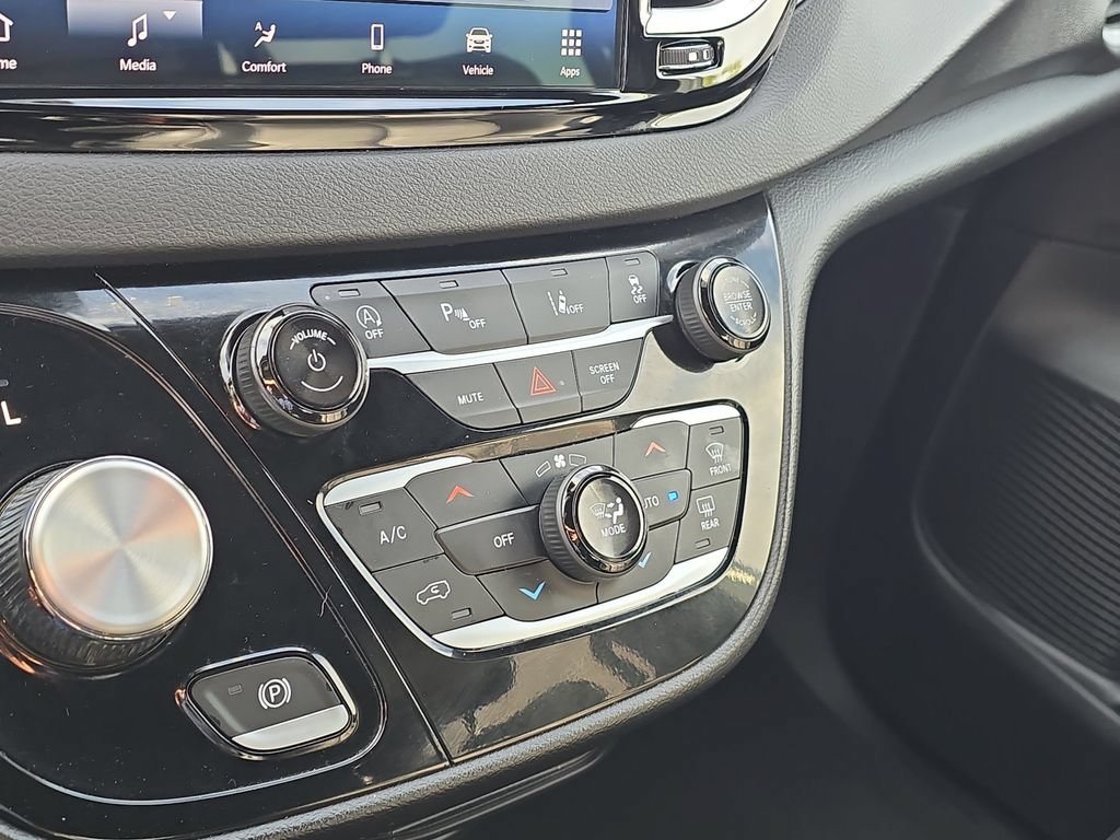 Used 2025 Chrysler Pacifica Select FWD image 24