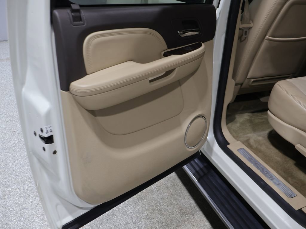 Used 2014 GMC Yukon XL Denali image 19