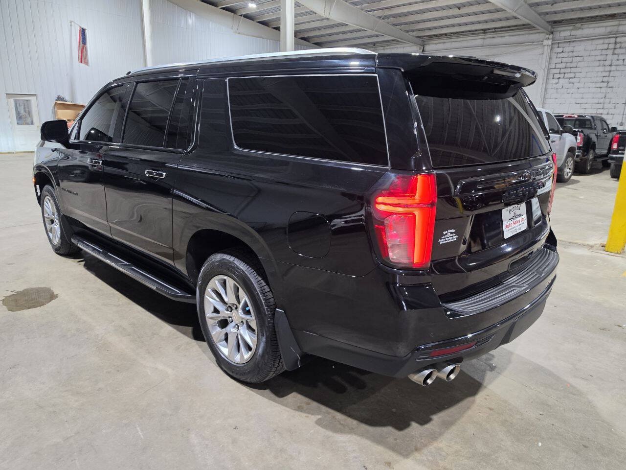 Used 2023 Chevrolet Suburban Premier AWD/4WD image 10