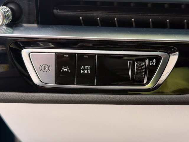 Used 2025 Cadillac Lyriq Luxury w/ LPO, Floor Liner Package AWD/4WD image 31