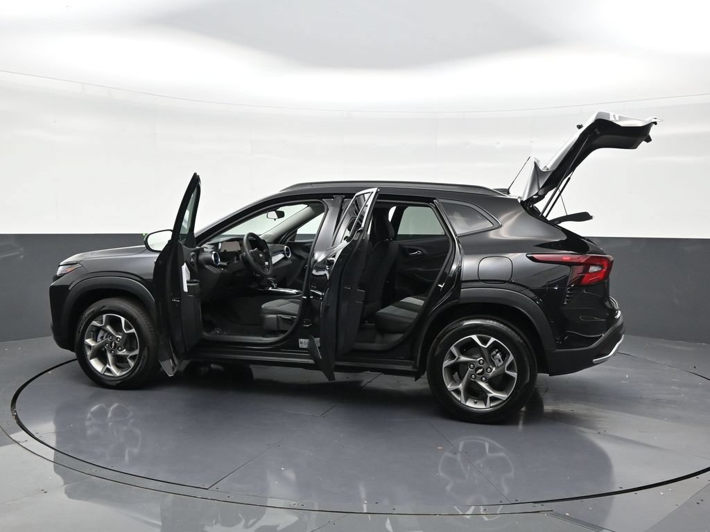 Used 2025 Chevrolet Trax LT w/ Driver Confidence Package FWD image 27