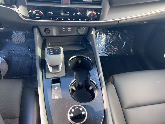 Used 2024 Nissan Rogue SV w/ SV Premium Package AWD/4WD image 17