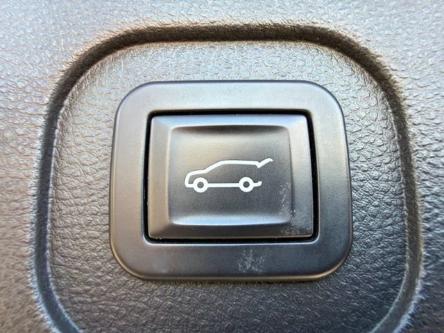 Used 2016 GMC Terrain SLT w/ Open Road Package FWD image 11