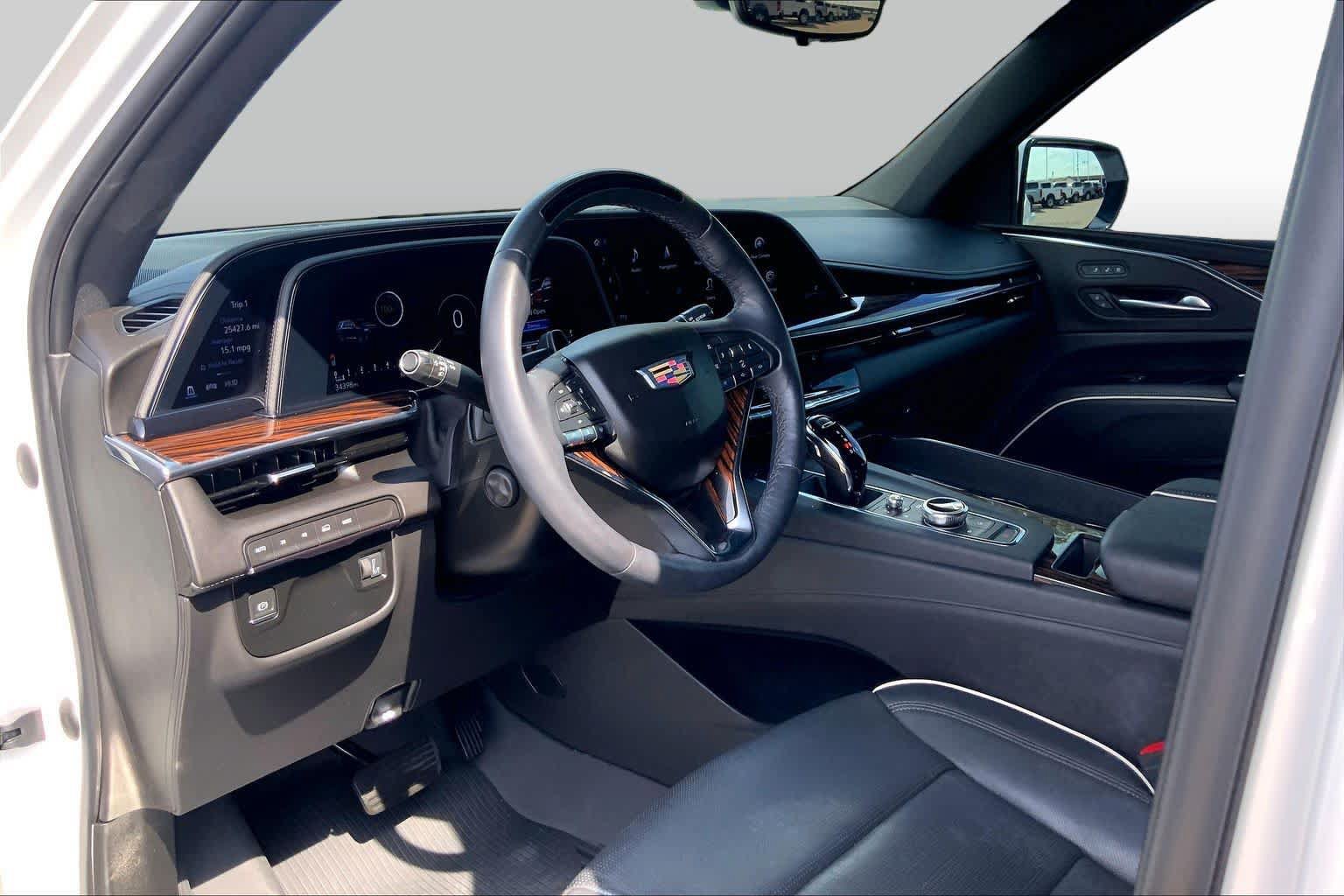 Used 2023 Cadillac Escalade Premium Luxury w/ LPO, Radiant Package AWD/4WD image 18