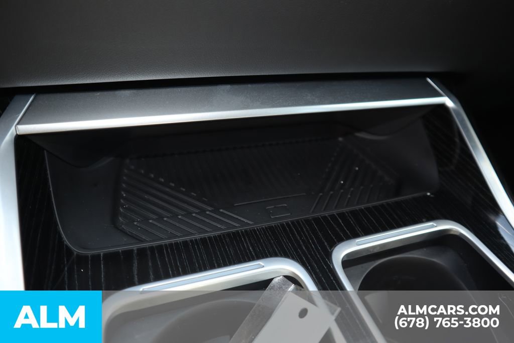 Used 2025 BMW 740i w/ Premium Package image 37