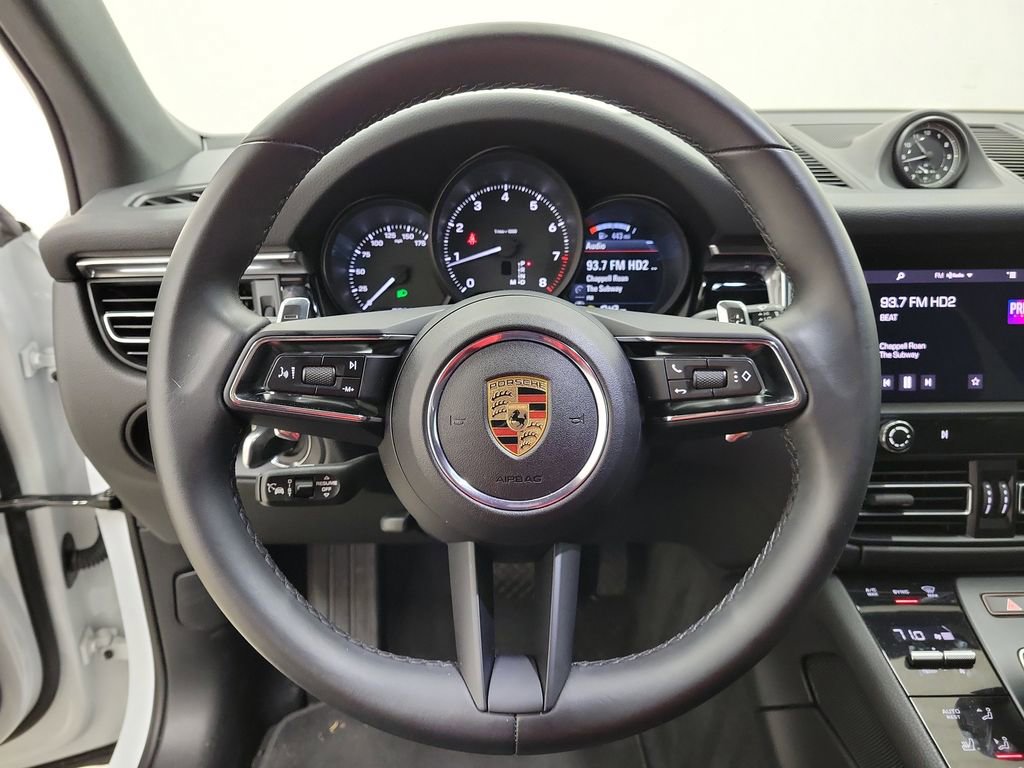 Used 2025 Porsche Macan image 22