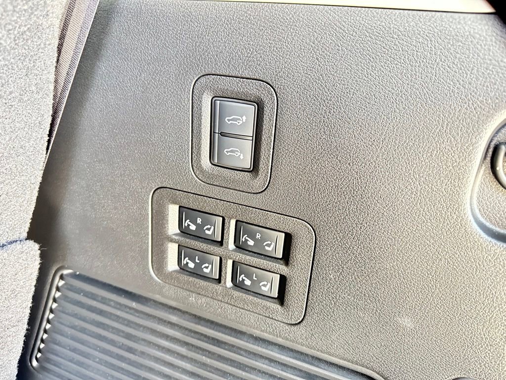 Used 2025 INFINITI QX80 Sensory AWD/4WD image 12