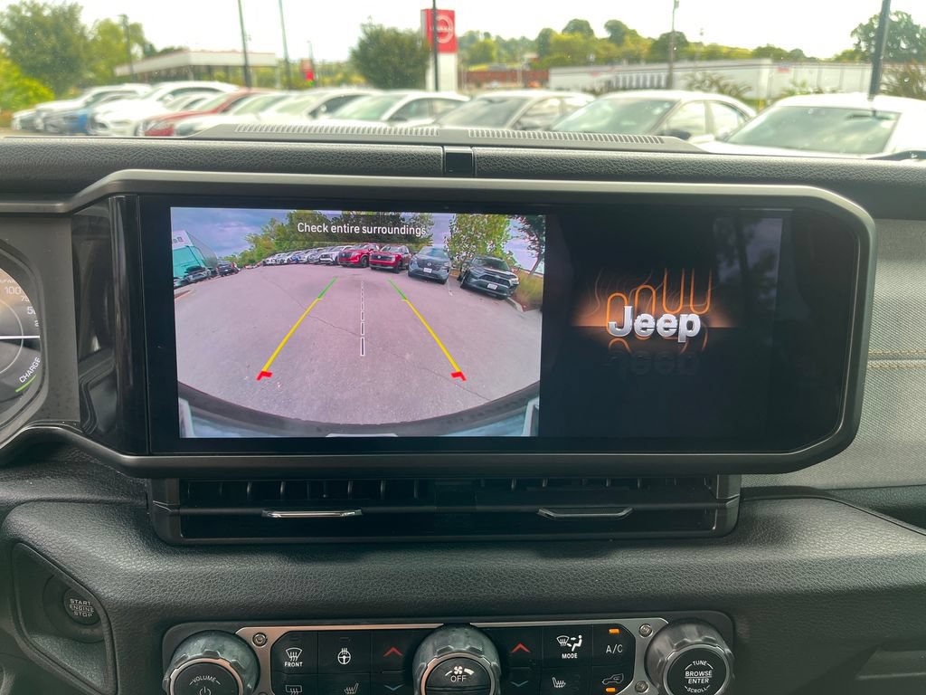 Used 2024 Jeep Wrangler Unlimited w/ Convenience Group AWD/4WD image 18