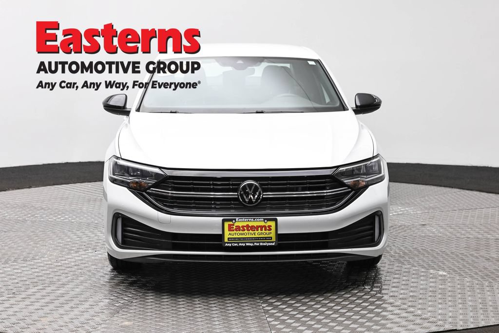 Used 2024 Volkswagen Jetta Sport FWD image 2