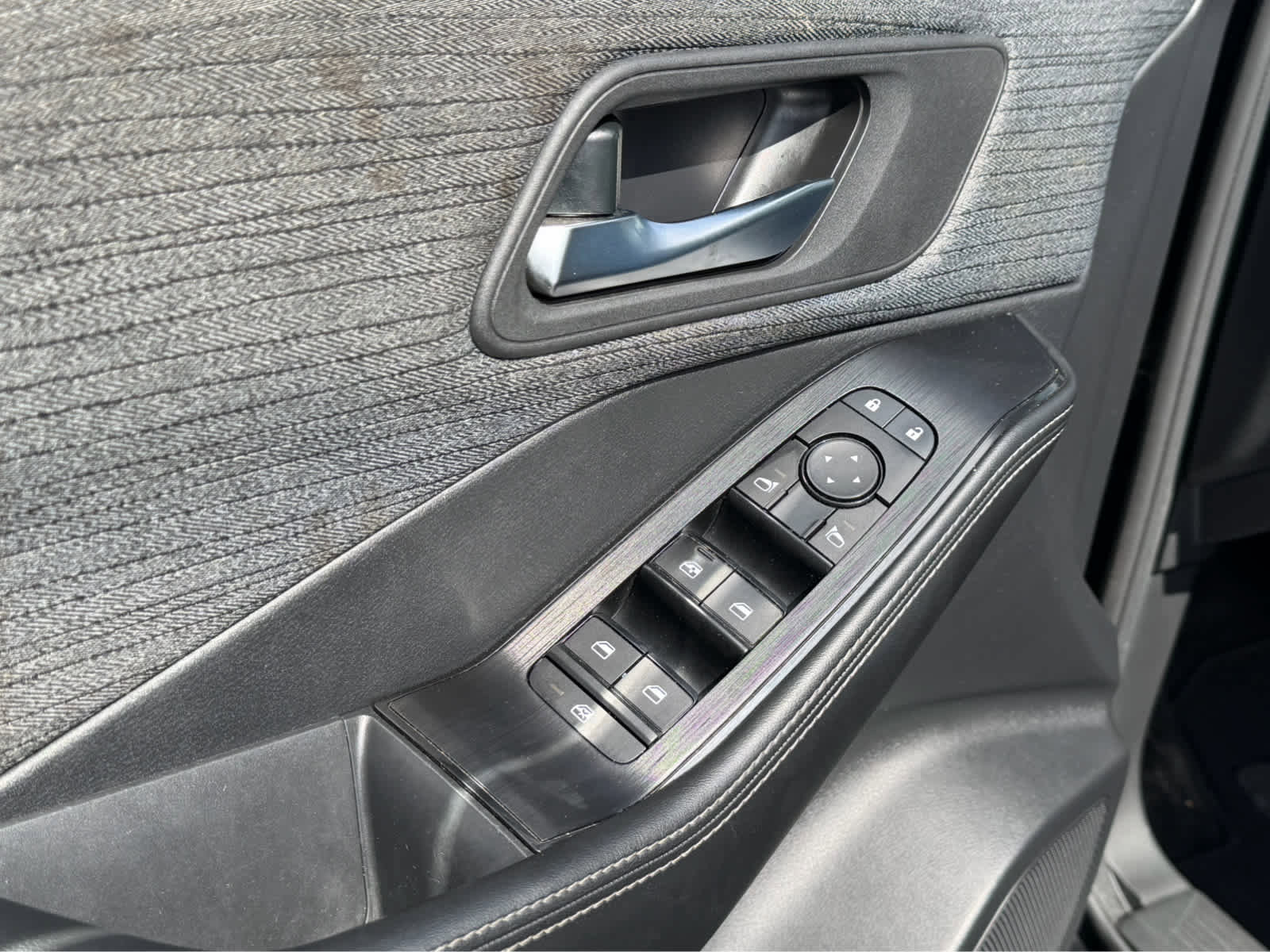 Used 2023 Nissan Rogue SV image 21