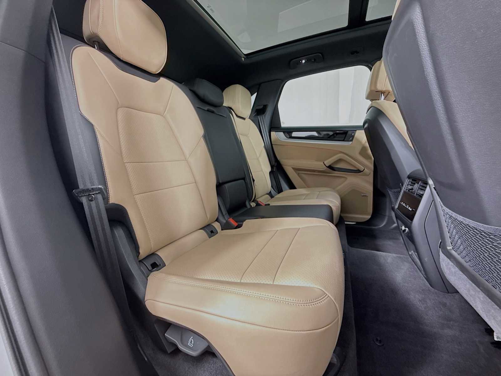 Certified 2025 Porsche Cayenne image 28