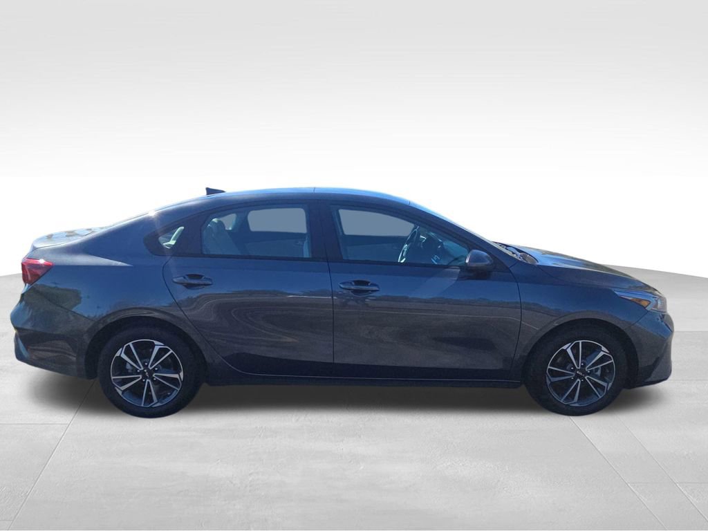 Used 2022 Kia Forte LXS image 10