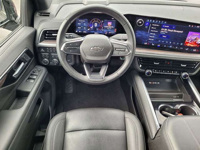 Used 2025 Chevrolet Suburban Z71 image 19