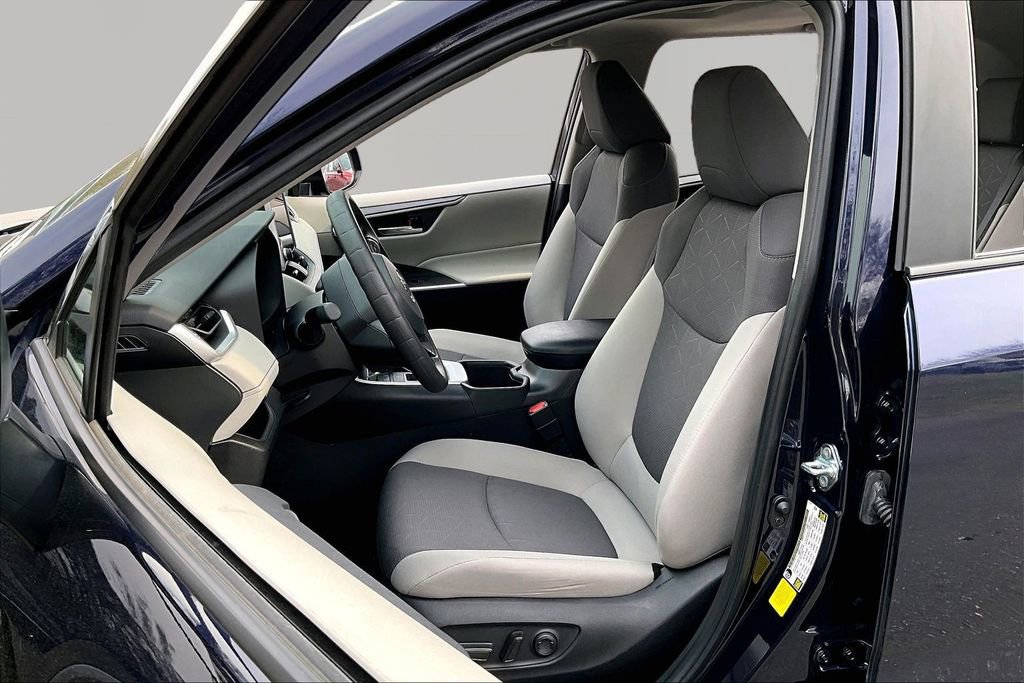 Used 2025 Toyota RAV4 XLE w/ Convenience Package image 17