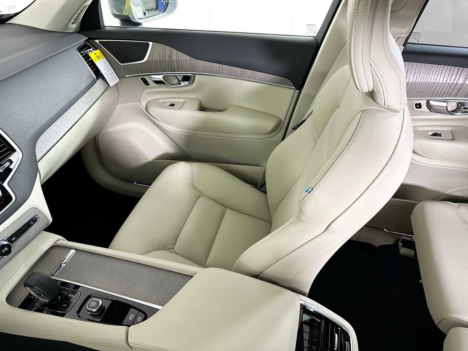 Used 2025 Volvo XC90 T8 Plus w/ Protection Package Premier image 19