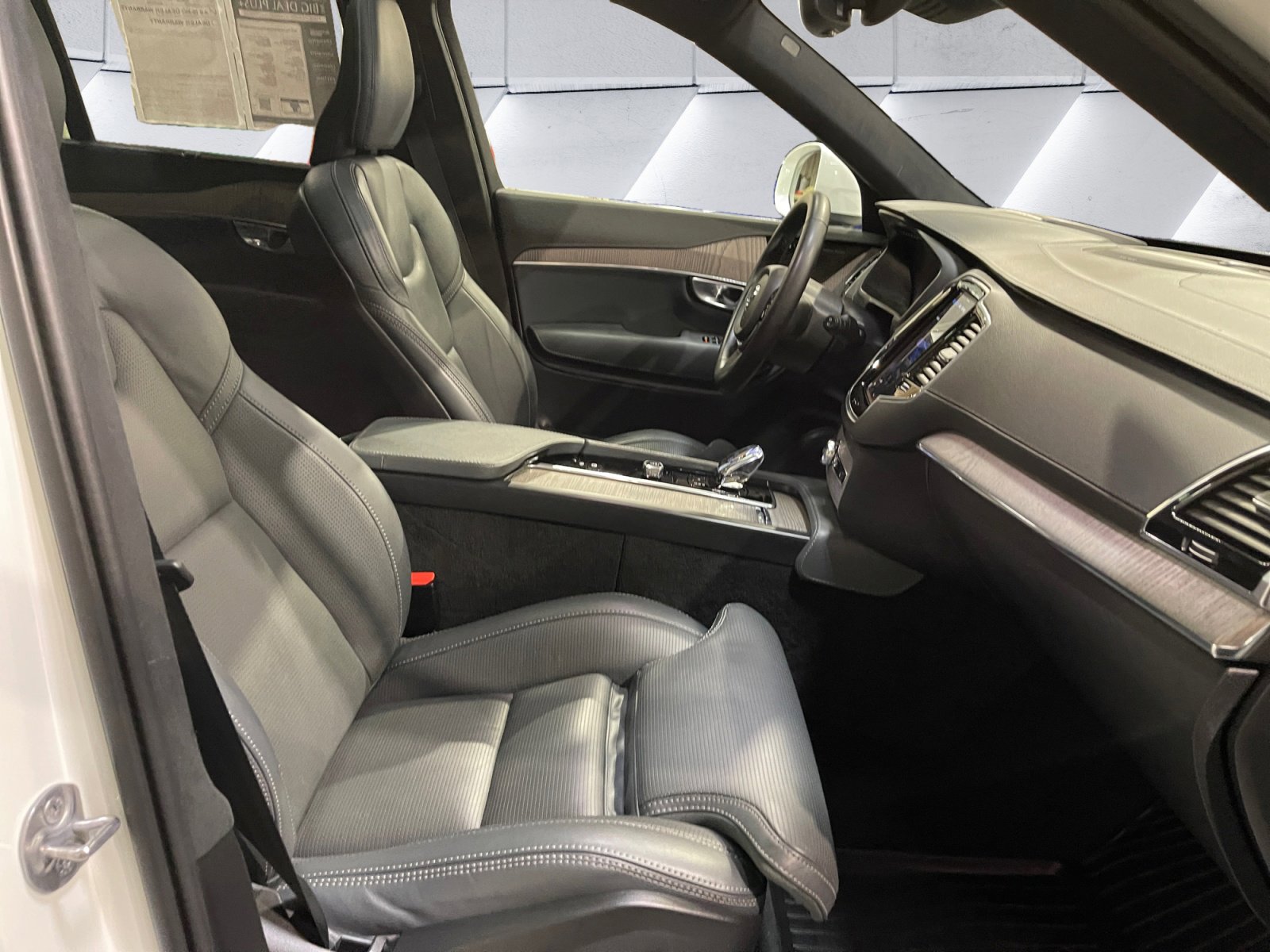 Used 2024 Volvo XC90 T8 Ultimate image 16