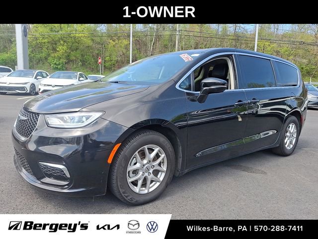 Used 2024 Chrysler Pacifica Touring-L FWD image 1