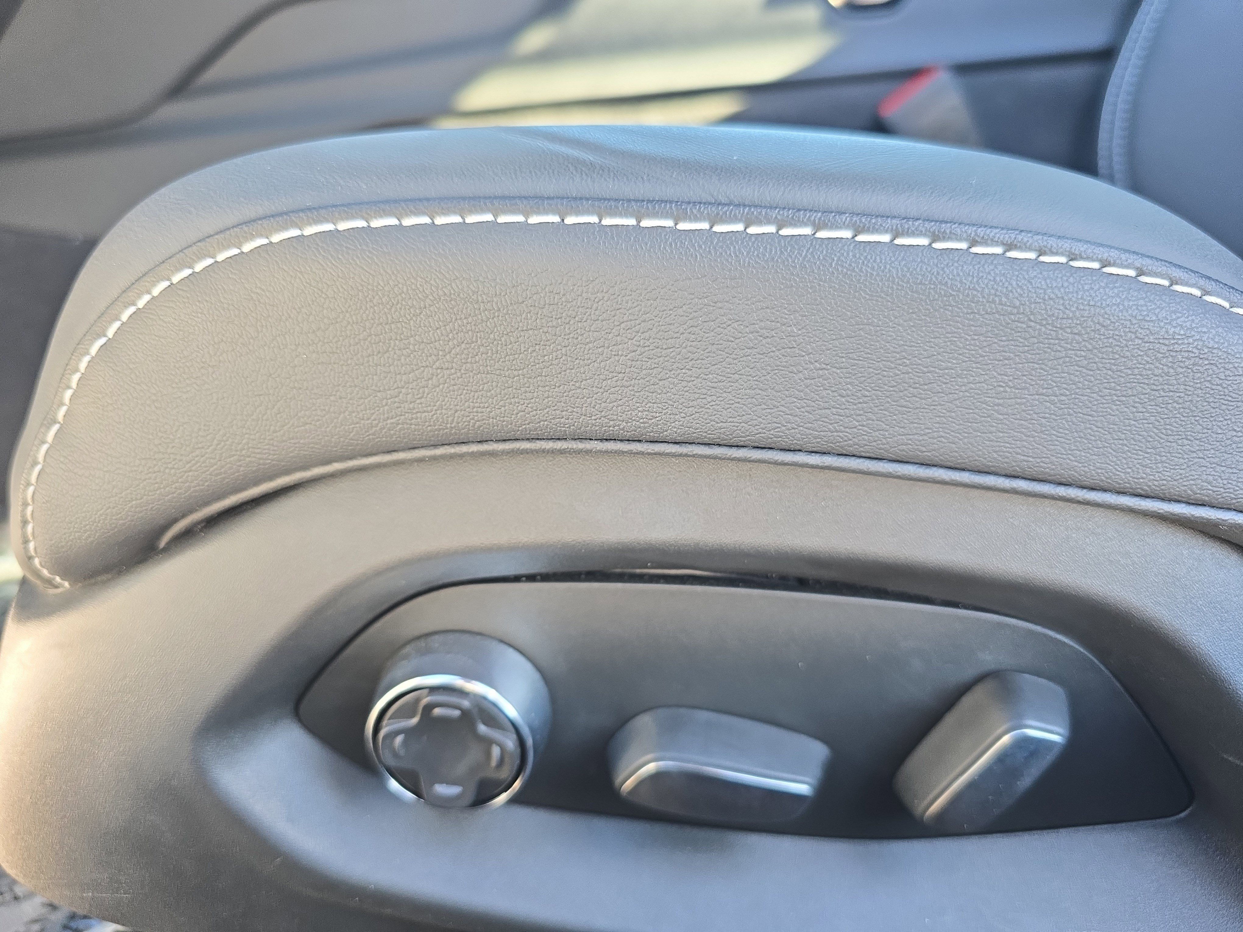 Used 2024 Chevrolet Corvette 2LT w/ Stealth Interior Trim Package image 25