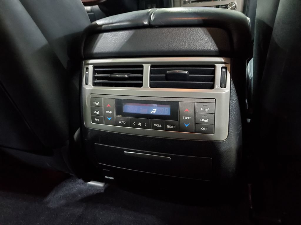 Used 2013 Lexus LX 570 4WD w/ Luxury Pkg image 23