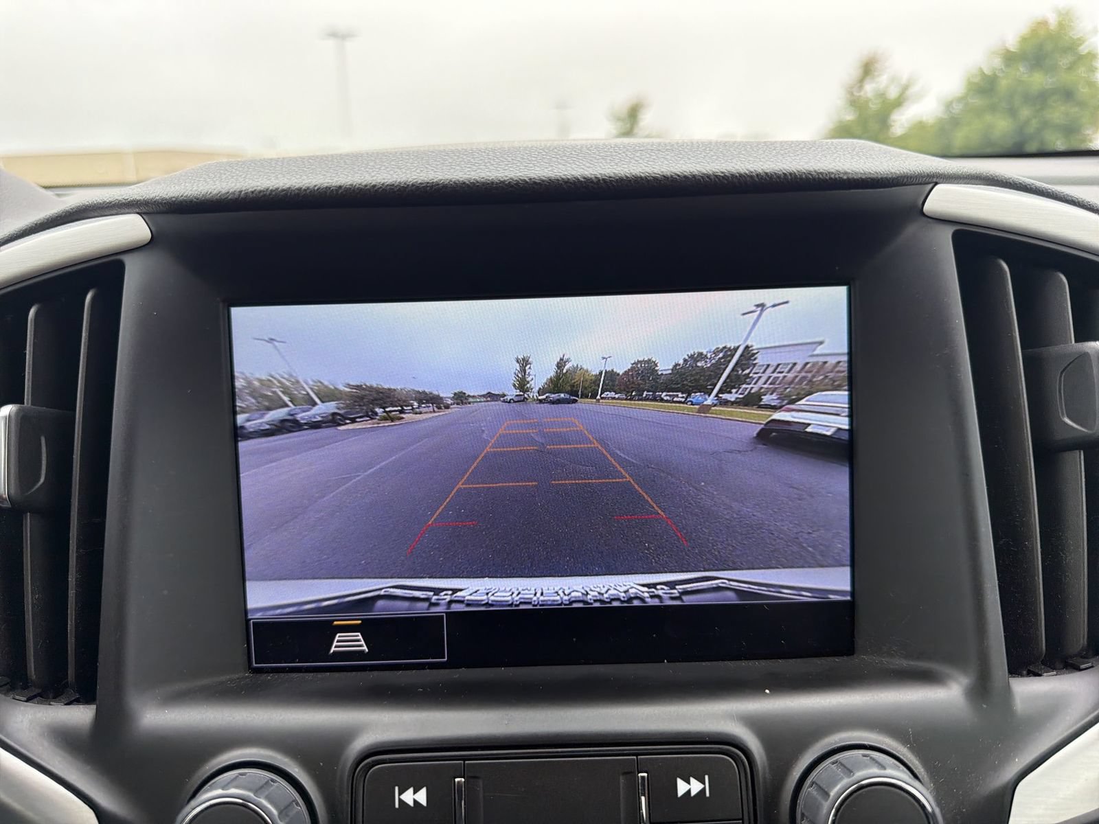 Used 2024 GMC Terrain SLT FWD image 18