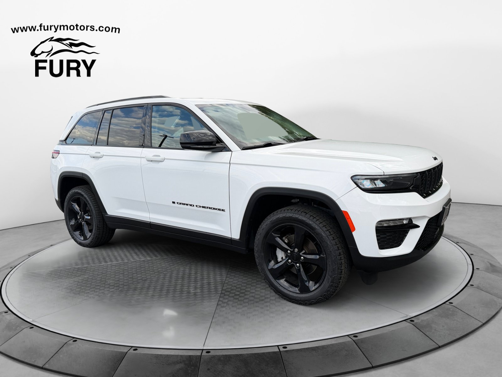 Used 2023 Jeep Grand Cherokee Limited w/ Black Appearance Package AWD/4WD image 1