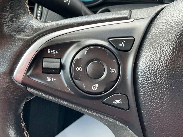 Used 2018 Buick Envision Essence FWD image 16
