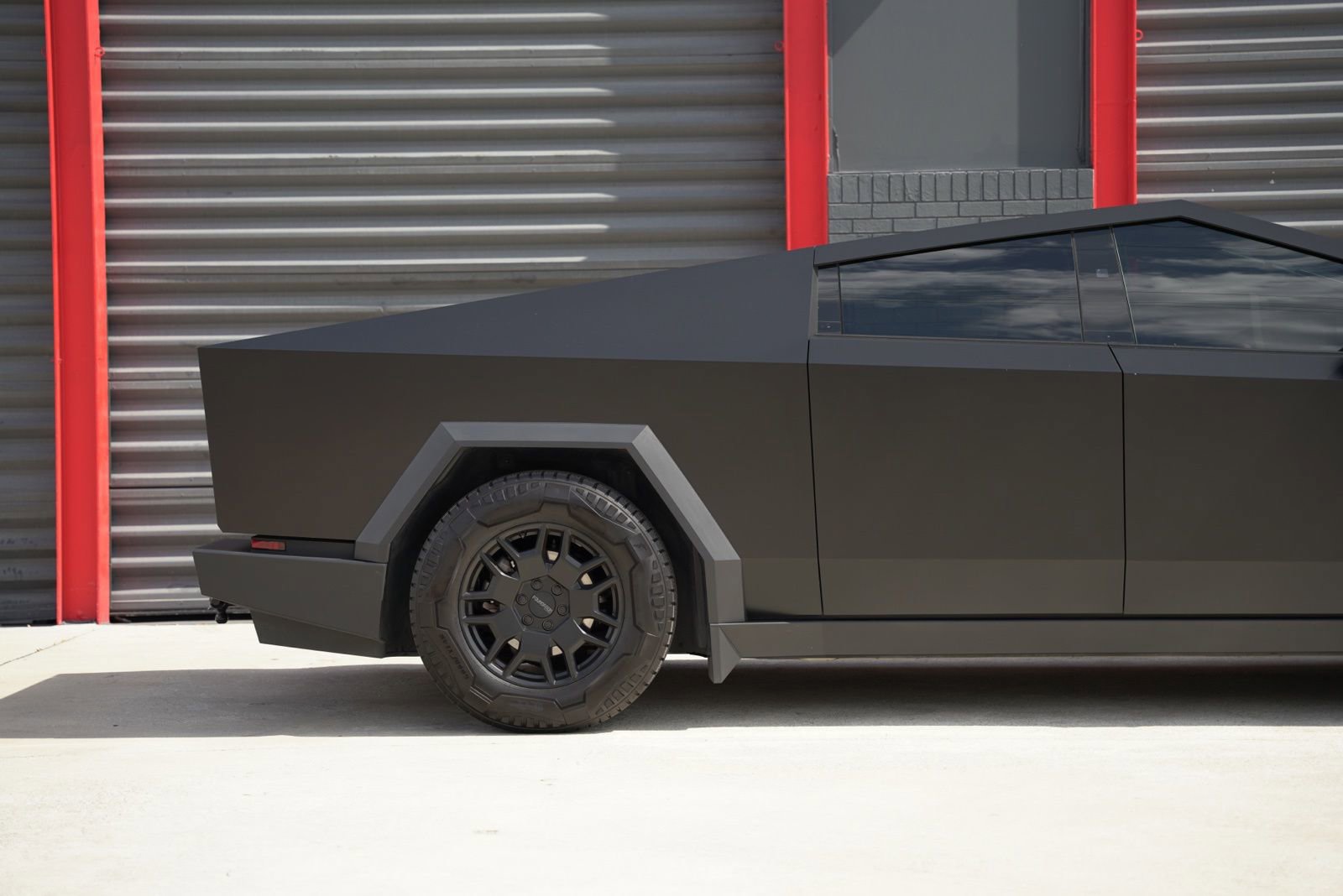 Used 2024 Tesla Cybertruck AWD Crew Cab image 10