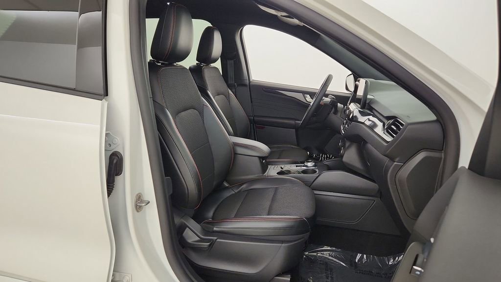 New 2024 Ford Escape ST-Line Select AWD/4WD image 32