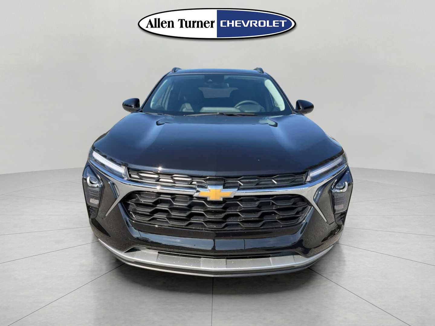 New 2026 Chevrolet Trax LT w/ Driver Confidence Package FWD image 2