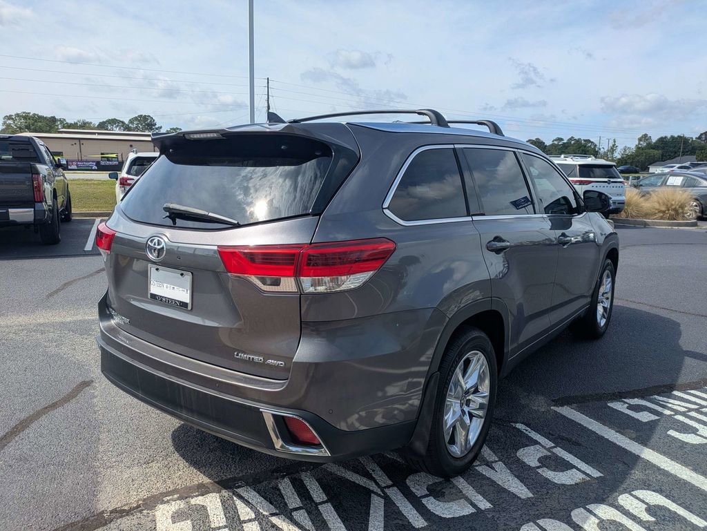 Used 2017 Toyota Highlander Limited AWD/4WD image 5
