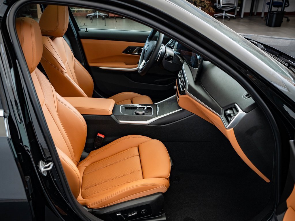 Used 2024 BMW 330i xDrive Sedan w/ Premium Package image 21