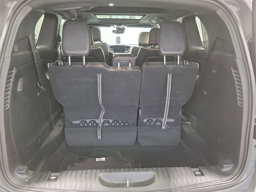 Used 2025 Chrysler Pacifica Limited image 17