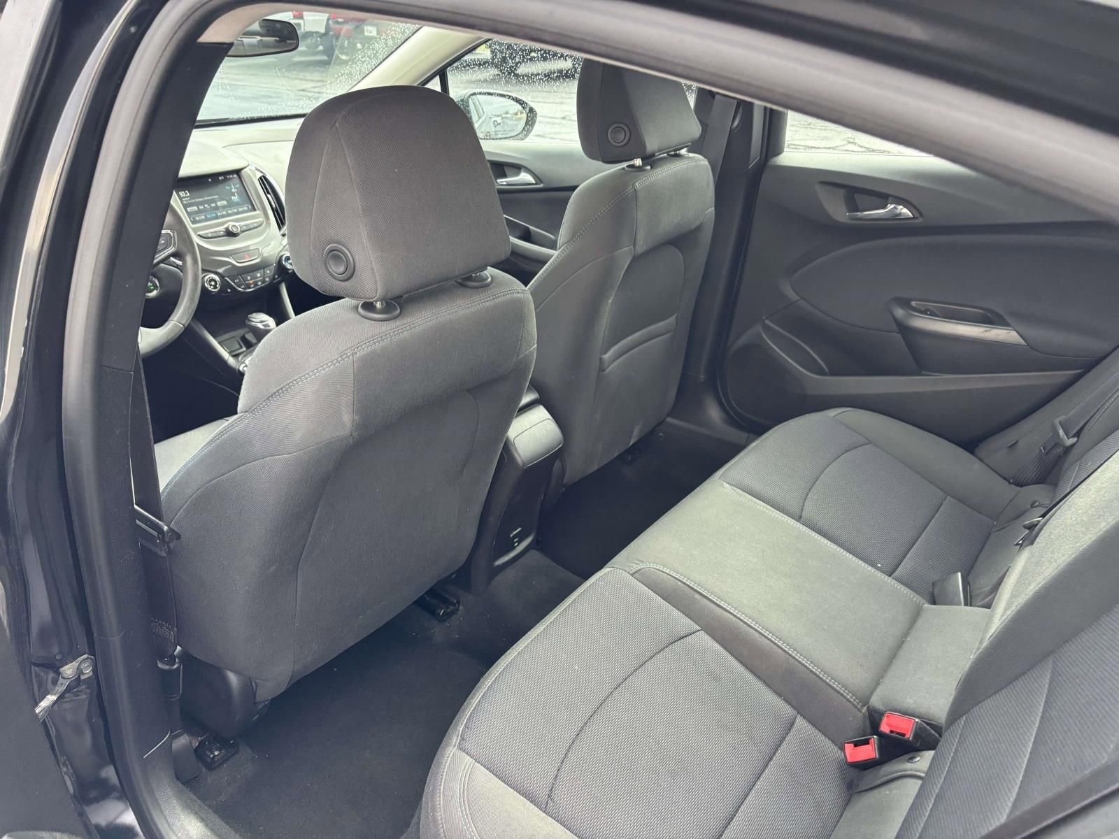 Used 2017 Chevrolet Cruze LT w/ Convenience Package image 28