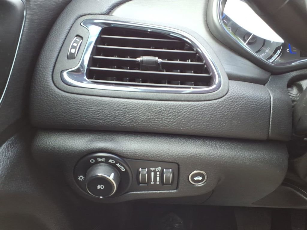 Used 2016 Chrysler 200 S w/ Comfort Group image 13