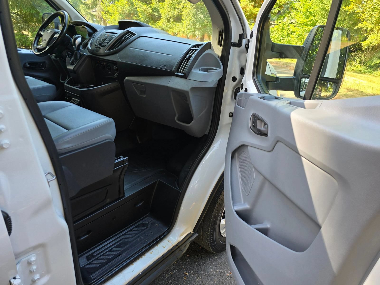 Used 2017 Ford Transit 250 130 Low Roof RWD image 15