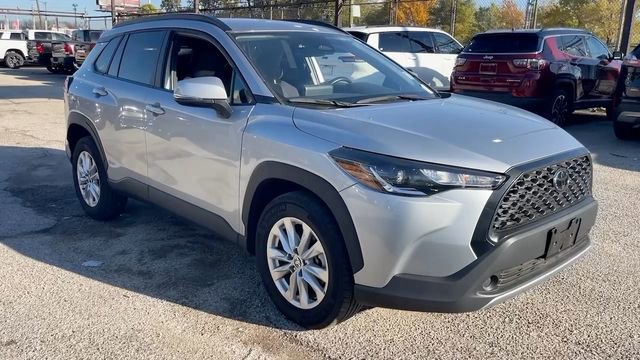 Used 2024 Toyota Corolla Cross LE image 28