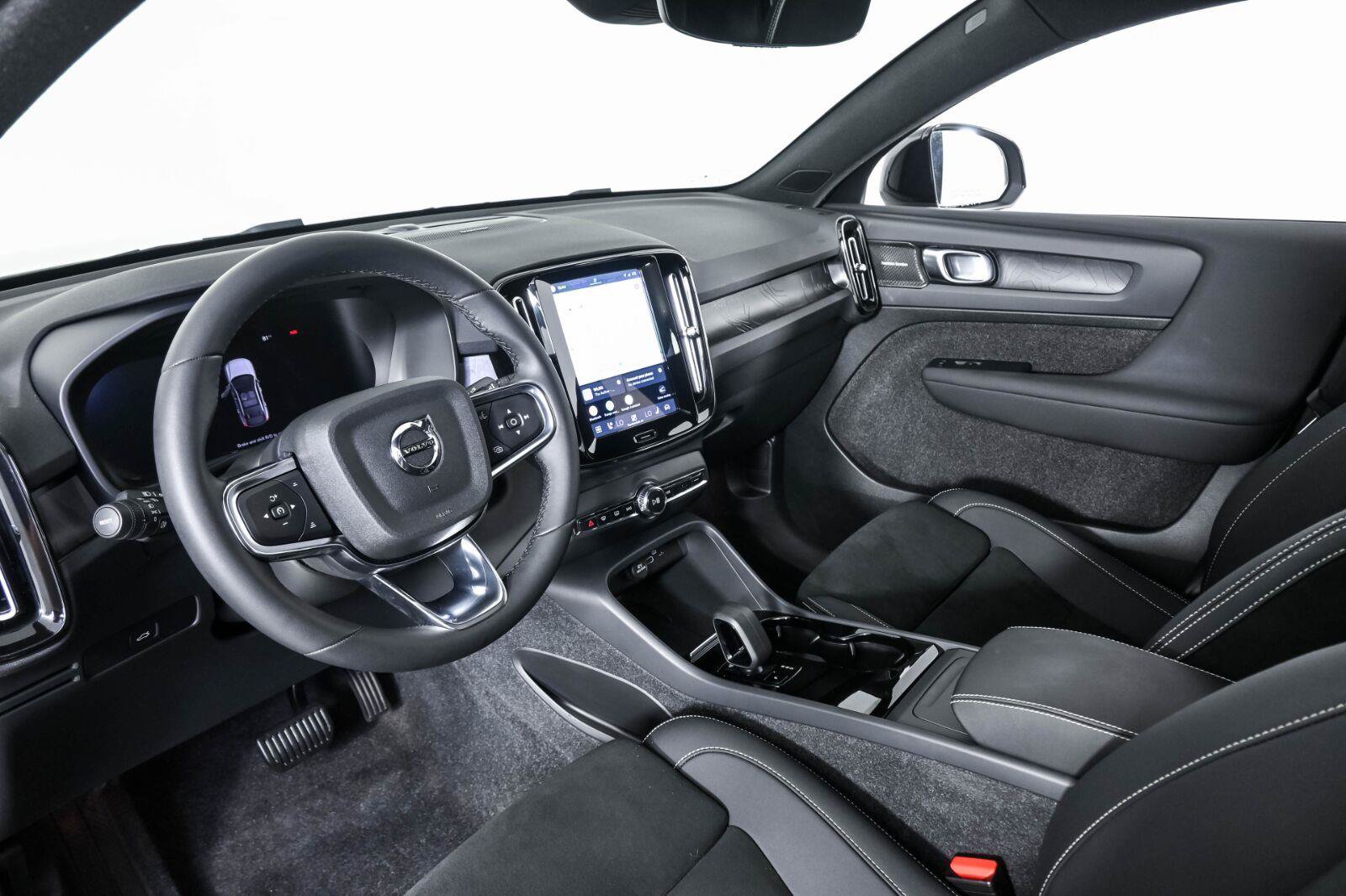 Certified 2023 Volvo C40 P8 Recharge Ultimate w/ Protection Package Premier AWD/4WD image 4
