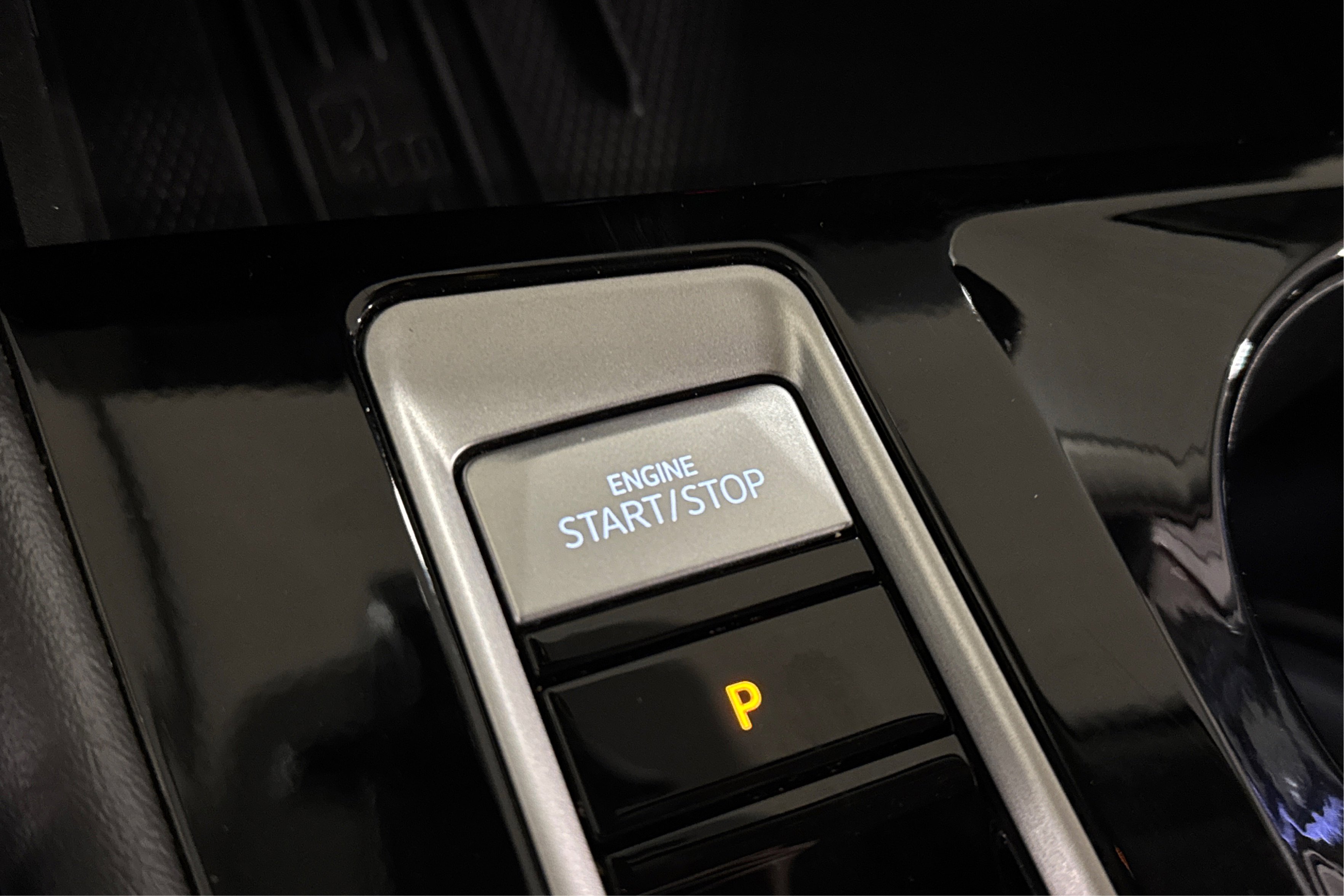 Used 2025 Volkswagen Atlas SE image 34