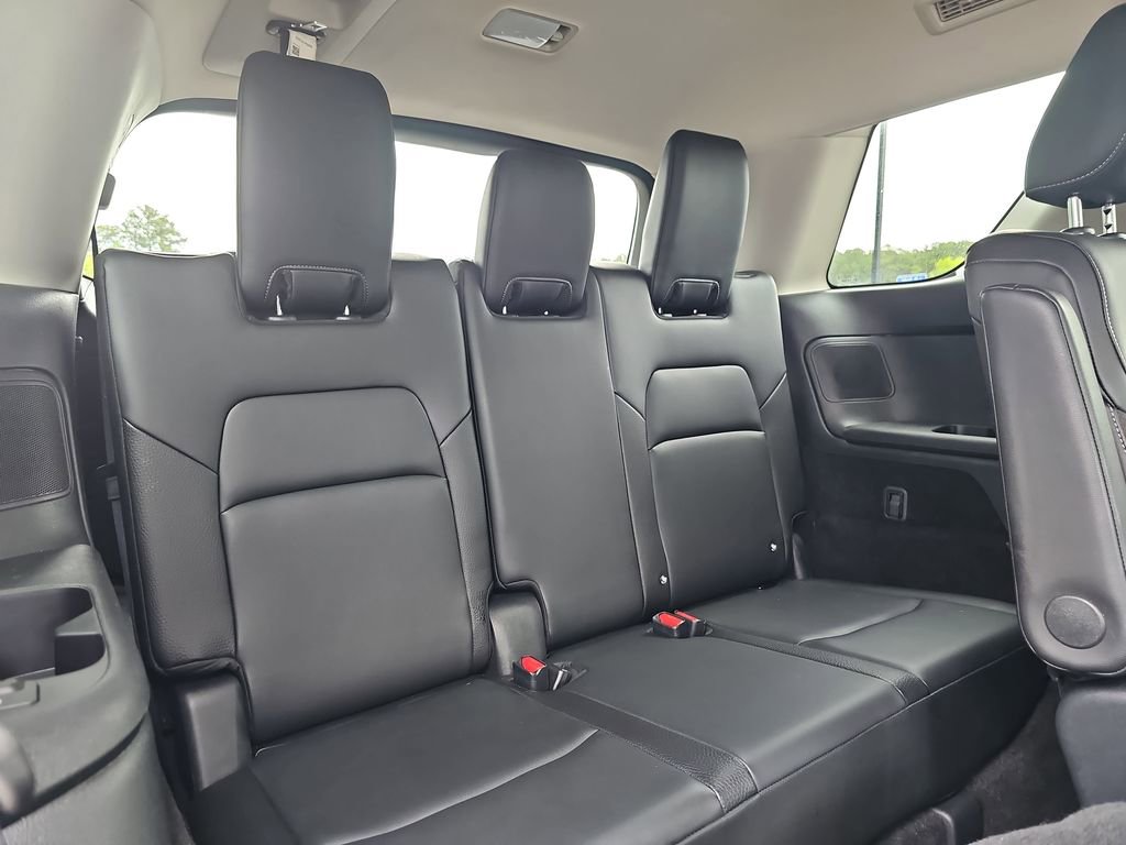 Used 2025 Nissan Pathfinder SL w/ SL Premium Package FWD image 16