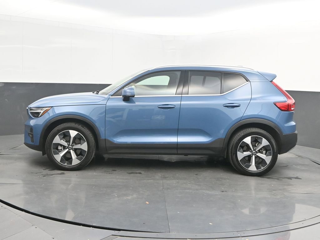 Certified 2024 Volvo XC40 B5 Plus image 2