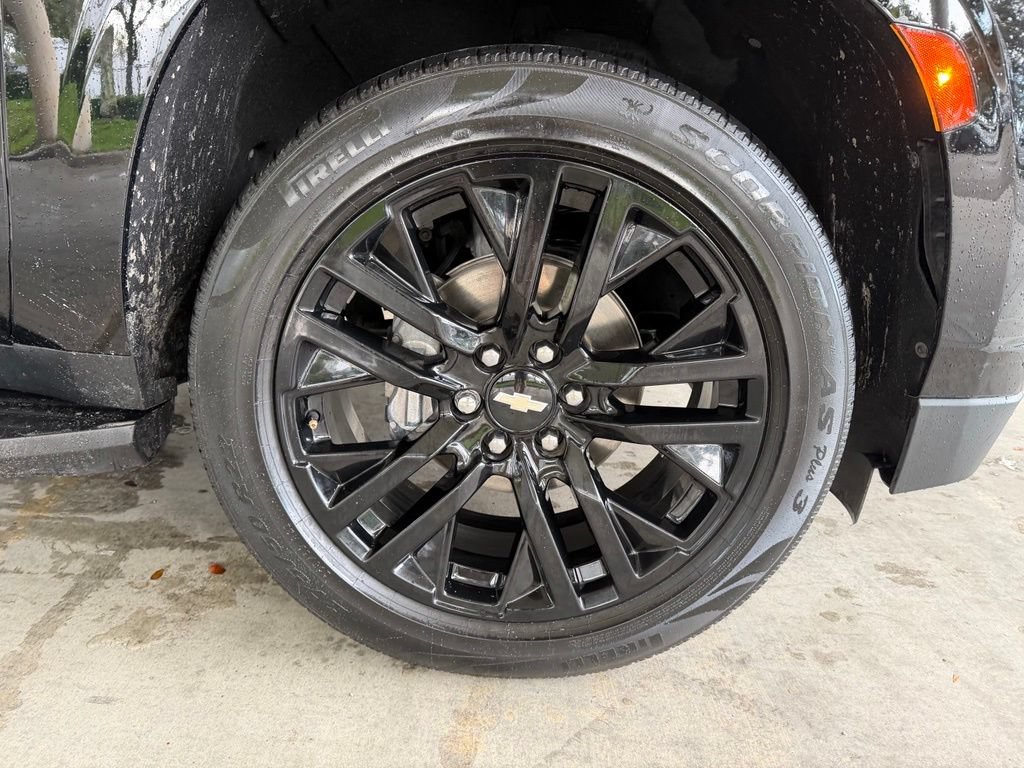 Used 2024 Chevrolet Suburban RST w/ Luxury Package RWD image 25