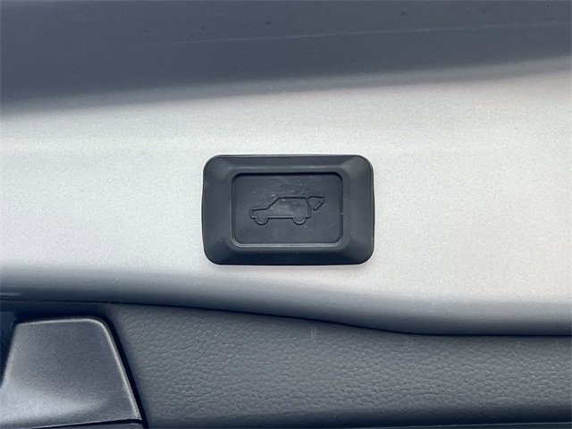 Used 2025 Toyota RAV4 XLE Premium image 33
