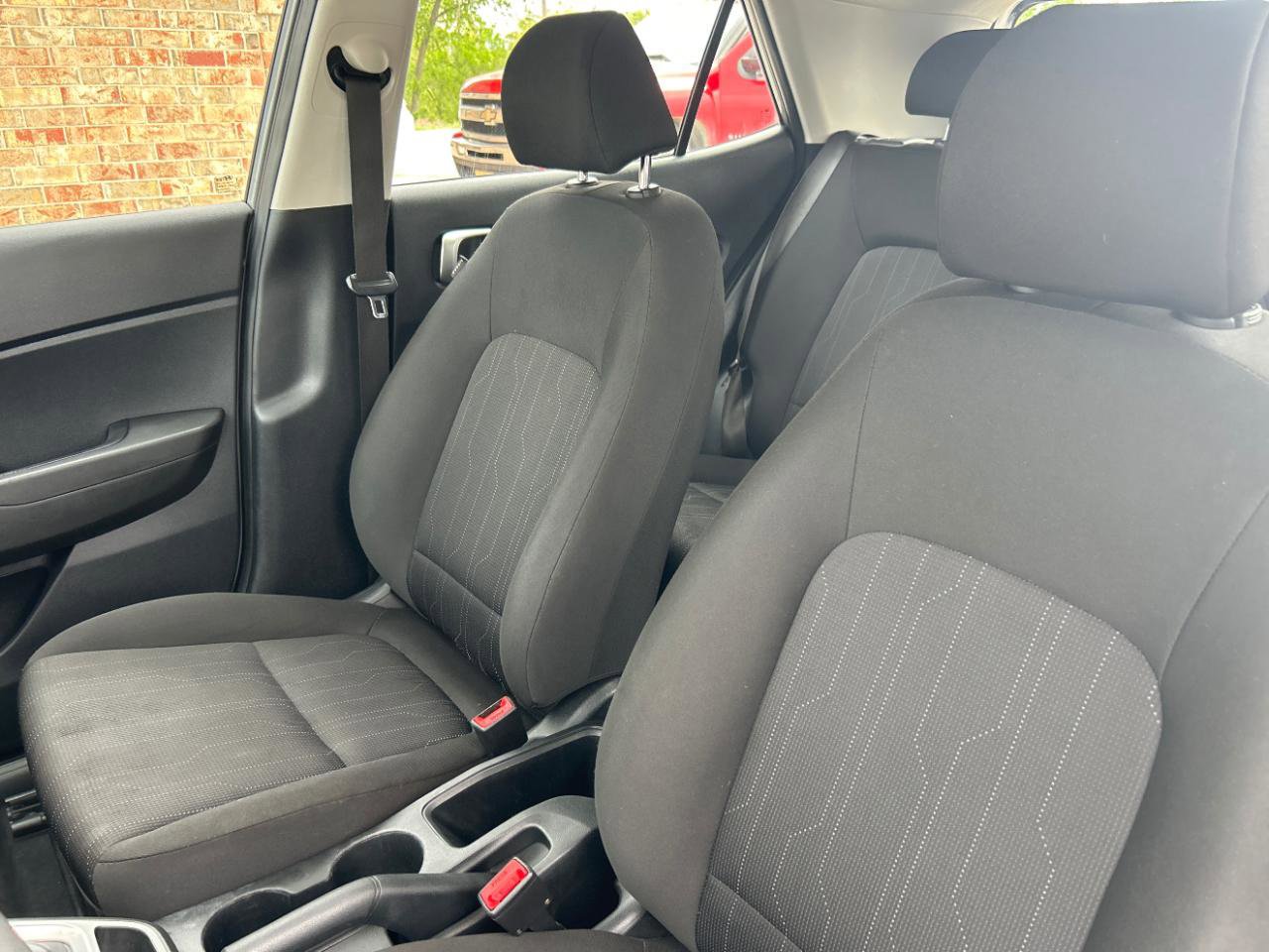 Used 2021 Hyundai Venue SE FWD image 19