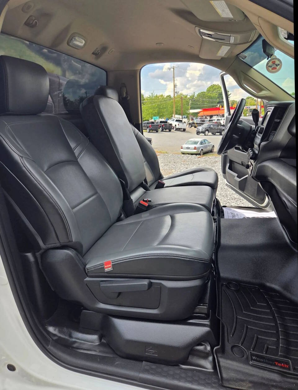 Used 2019 RAM 3500 Tradesman w/ Chrome Appearance Group AWD/4WD image 17